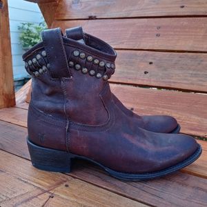 FRYE Diana Cut Stud Short Dark Brown Boot sz 6.5b
